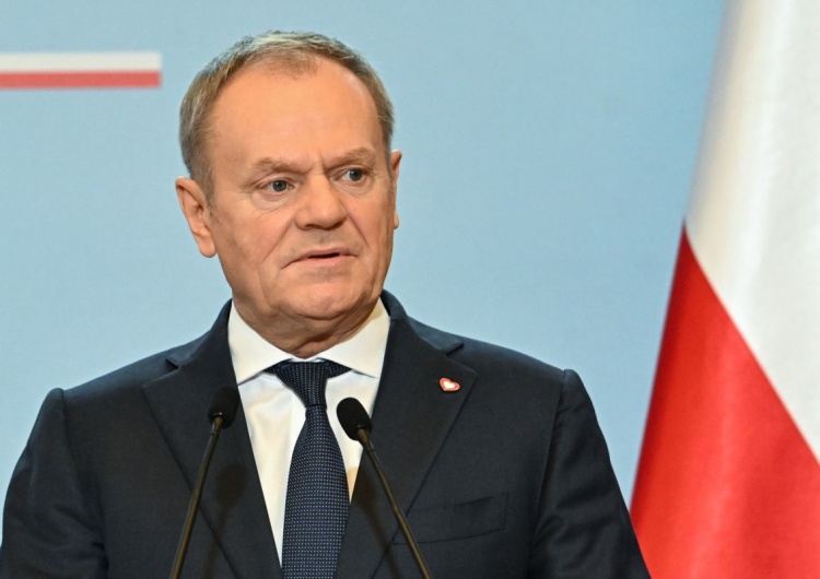 Donald Tusk Fatalne wieści dla Tuska. Sondaż po roku jego rządów