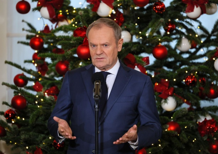 Donald Tusk Tusk poza podium, wysoki wzrost notowań Nawrockiego. Najnowszy ranking zaufania do polityków