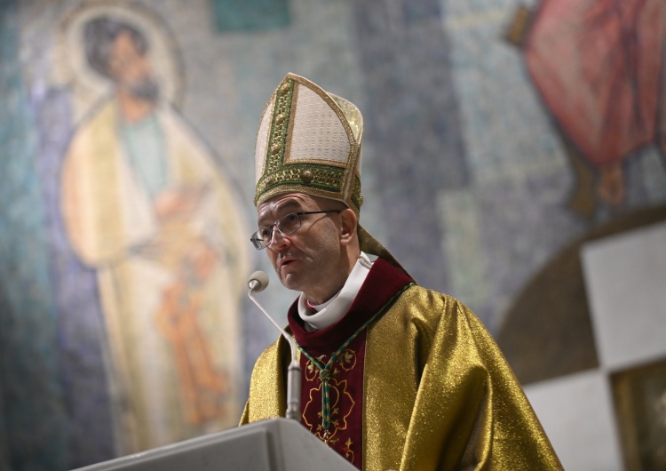 abp Adrian Galbas SAC Abp Adrian Galbas: Bądźmy nadziejodajni, nikogo nie skreślajmy! Podnośmy!