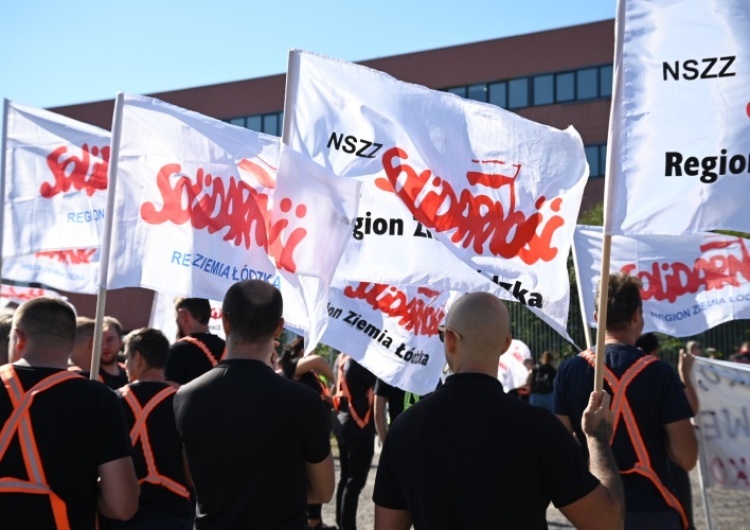 Flagi Solidarności - zdjęcie poglądowe Przedstawiciele 