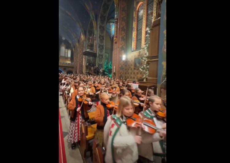 Góralska Pasterka z Małą Armią Janosika, Rabka-Zdrój / 2024 Nagranie koncertu kolęd Małej Armii Janosika stało się światowym viralem [WIDEO]