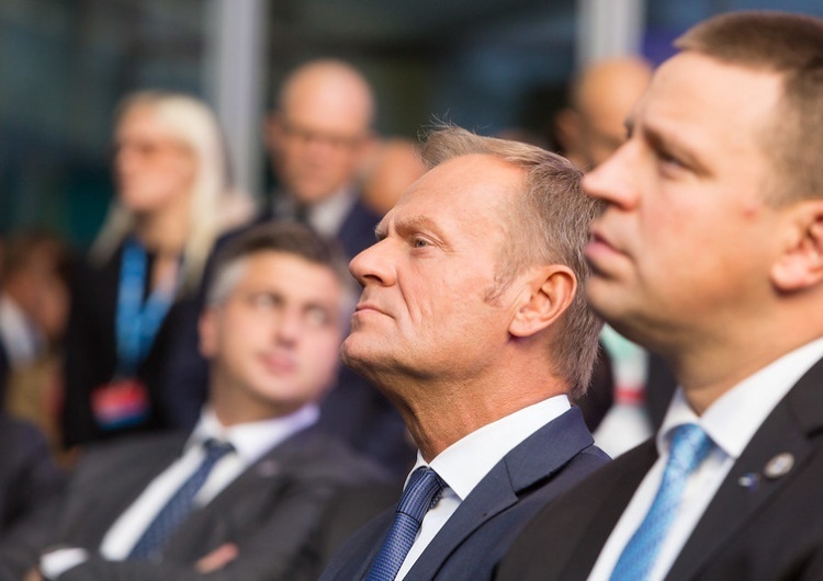 Donald Tusk  Złe wieści dla Tuska. Jest nowy sondaż CBOS