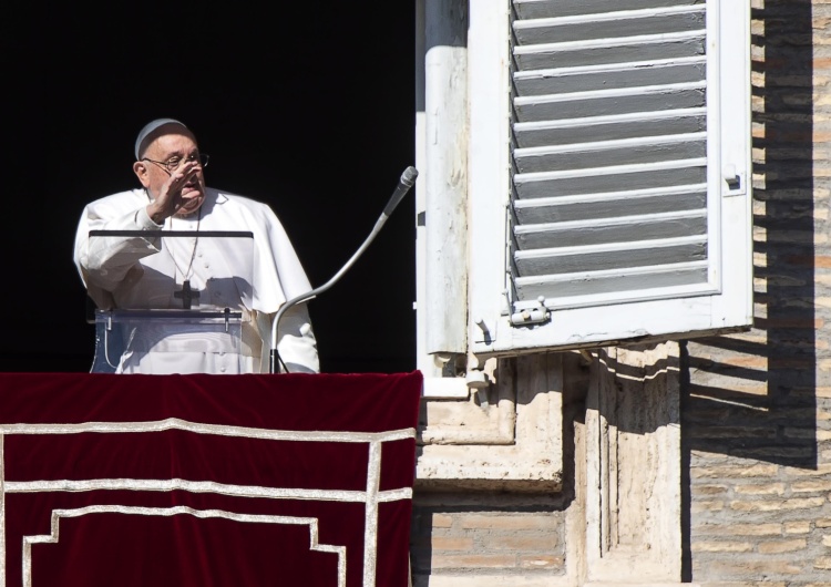 Papież Franciszek Papież na zakończenie roku: podążajmy razem