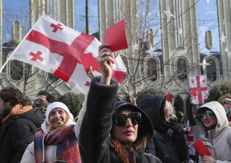 Protesty w Gruzji Gruzja: Sylwestrowy protest przed budynkiem parlamentu