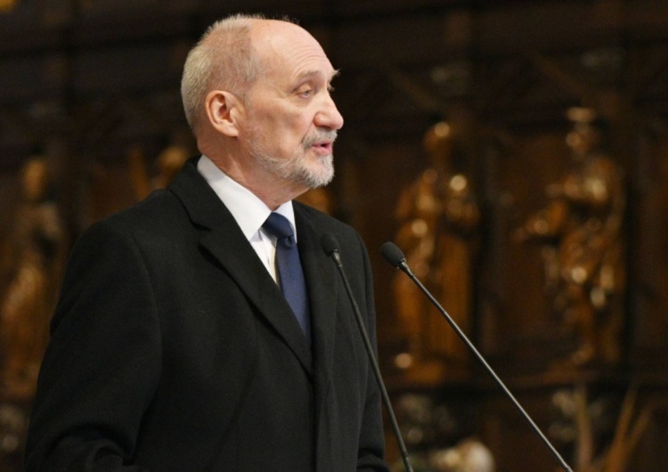 Antoni Macierewicz Prokuratura Bodnara atakuje Antoniego Macierewicza. Jest odpowiedź