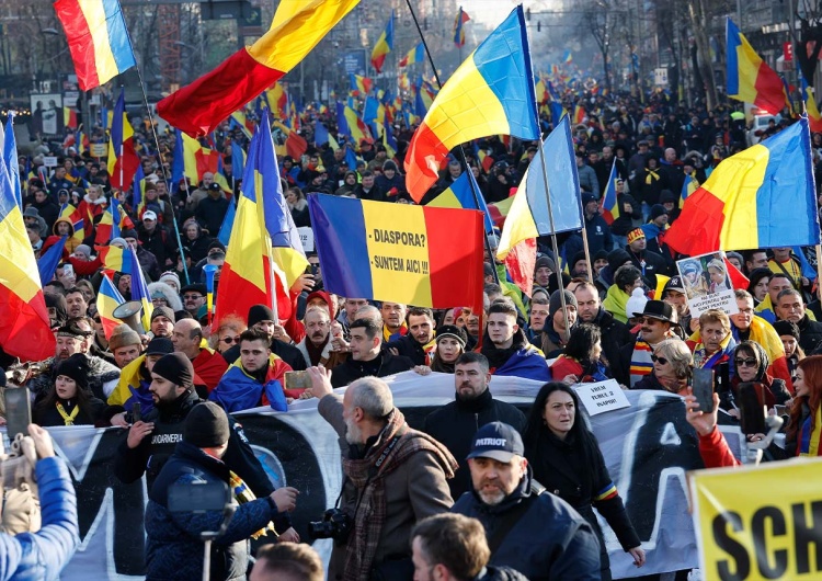 Demonstracja w Bukareszcie W Bukareszcie wielotysięczna demonstracja przeciwko manipulacjom wyborczym