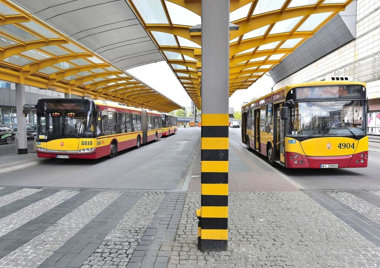 Autobusy, zdjęcie poglądowe Burza w sieci: Warszawskie MZA robi interesy ze spółką powiązaną z rosyjskim Gazpromem