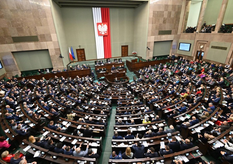 Obrady Sejmu RP Nowy sondaż. PiS ze znaczną przewagą