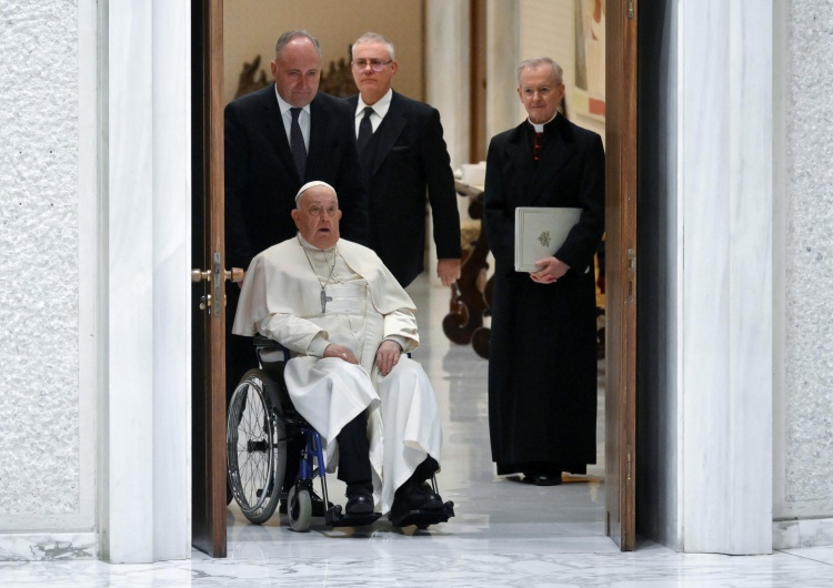 Papież Franciszek Franciszek: Jak mogę kupować pewne produkty wiedząc, że stoi za nimi praca dzieci?