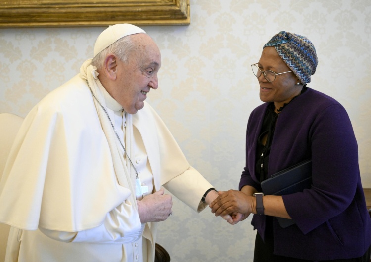 Kontuzjowany papież Franciszek i Nosipho Nausca-Jean Jezile Papież kontuzjowany w wyniku upadku. Jakie inne kłopoty ze zdrowiem miał Franciszek w ostatnim czasie?