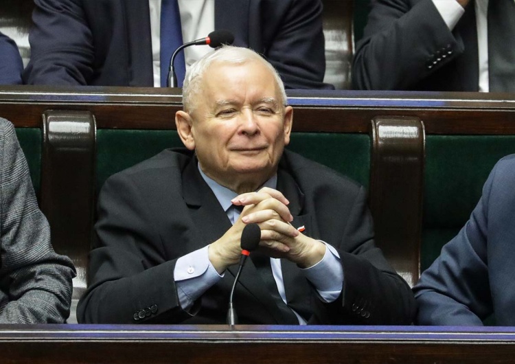 Jarosław Kaczyński w Sejmie Dobre wieści dla PiS. Jest najnowszy sondaż