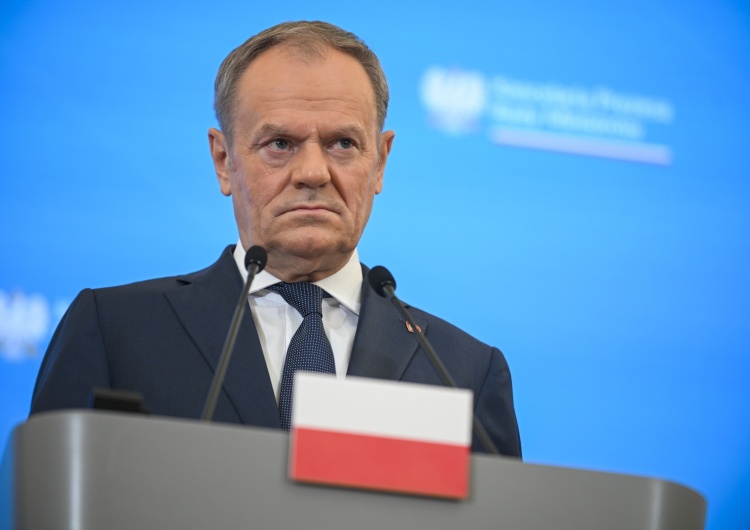 Donald Tusk Zbigniew Kuźmiuk: Rząd Tuska zadłuża kraj na lichwiarskich warunkach