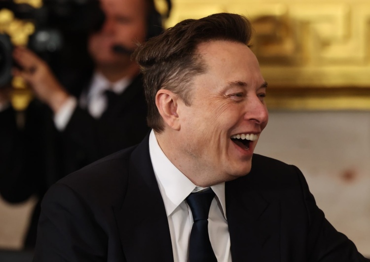 Elon Musk Kanclerz Niemiec na szczycie w Davos uderzył w Elona Muska. Jest odpowiedź miliardera