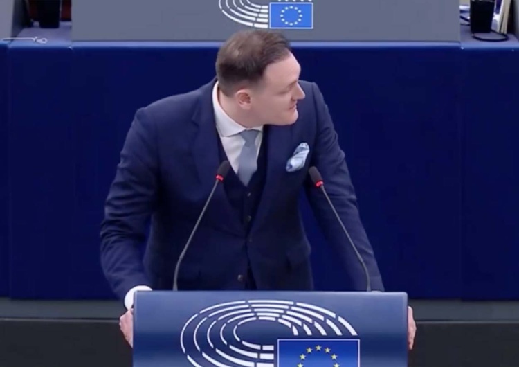 Europoseł AfD Thomas Froelich Niemiecki europoseł zwrócił się do Tuska po polsku: 