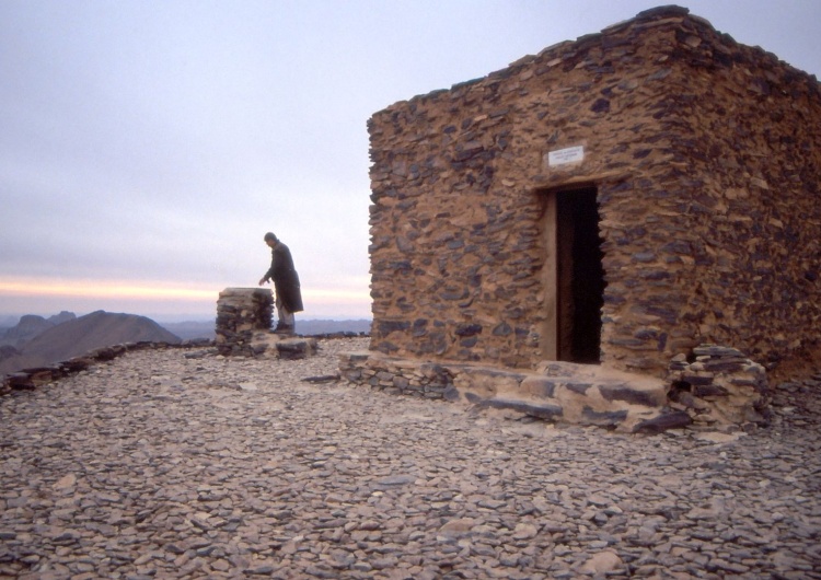 Pustelnia Karola de Foucault, Hoggar-Gebirge, Algieria [wywiad] Pustelnik jest znakiem dla innych, że Bóg sam wystarczy