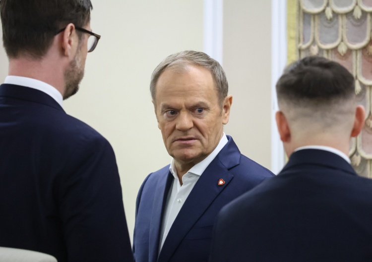 Posiedzenie Rady Ministrów, Donald Tusk Złe wiadomości dla Tuska. Tak Polacy ocenili służbę zdrowia po roku rządów koalicji