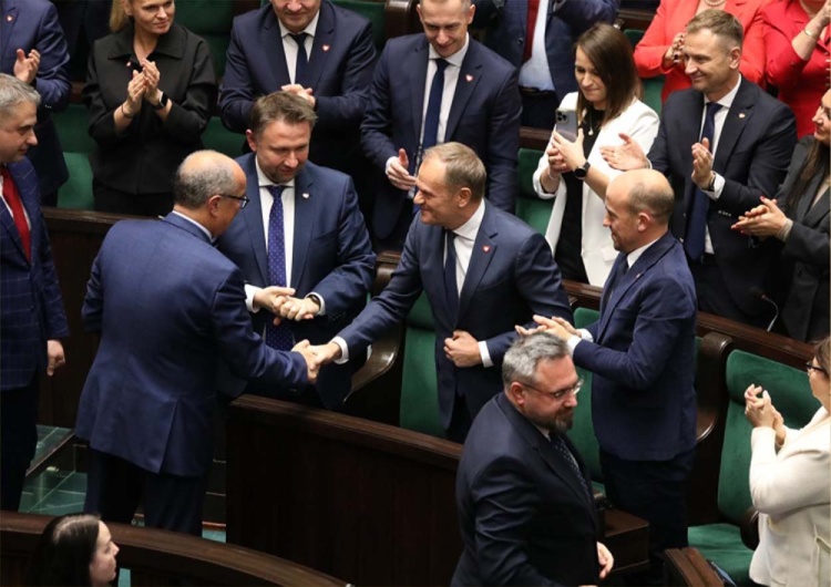 Premier Donald Tusk  Koalicja 13 grudnia utrzymałaby większość? Nowy sondaż