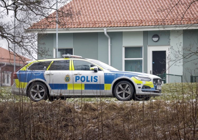 Szwedzka policja na miejscu strzelaniny w Orebro Szwecja: Strzelanina w szkole. Są ranni