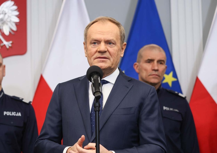 Donald Tusk Donald Tusk ma problem. Nowy sondaż nie pozostawia złudzeń