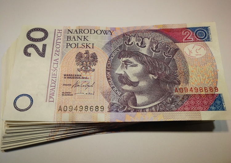 Banknoty „To dobre porozumienie”. Będą podwyżki w Roca Polska 