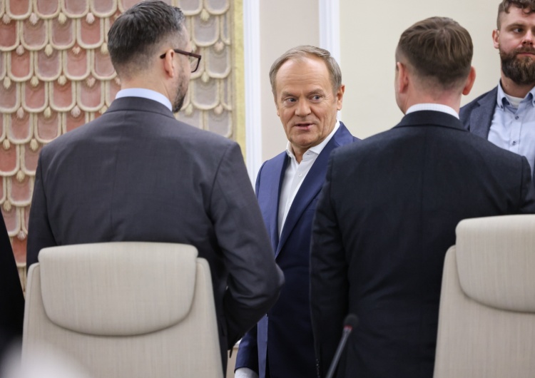 Donald Tusk Tusk z niemieckim nożem w plecach