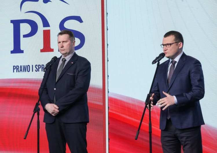 Poseł Przemysław Czarnek i Paweł Szefernaker Politycy PiS ujawnili hasło konferencji programowej Karola Nawrockiego