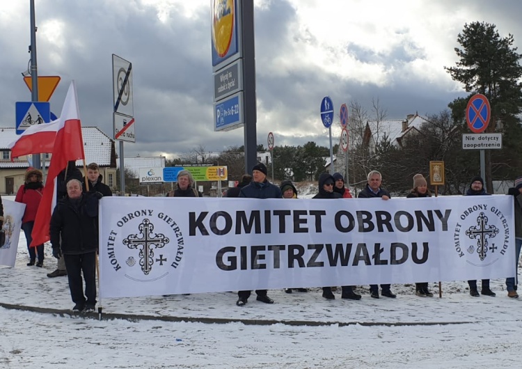 Protest pod Lidlem W blisko stu miastach w całej Polsce odbyły się protesty pod sklepami Lidla