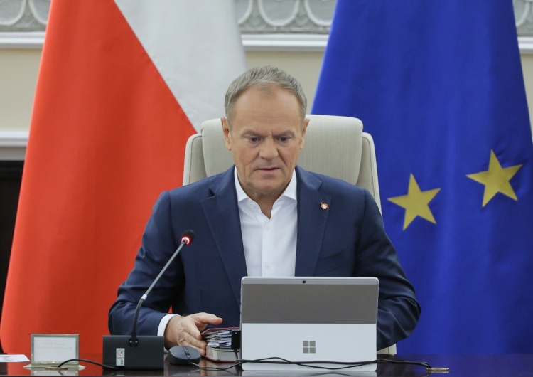 Donald Tusk „L’Osservatore Romano” pisze o kryzysie między Kościołem a rządem w Polsce