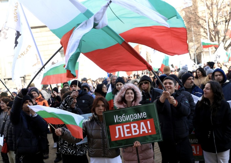 Sofia demonstracje Antyunijne demonstracje w Sofii. Podpalono przedstawicielstwo UE