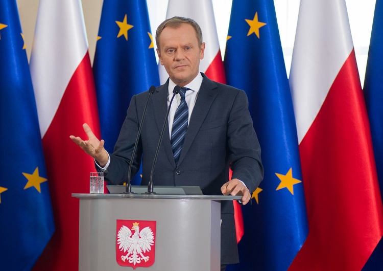 Premier Donald Tusk Donald Tusk pominięty przez prezydenta Francji. Komentarze