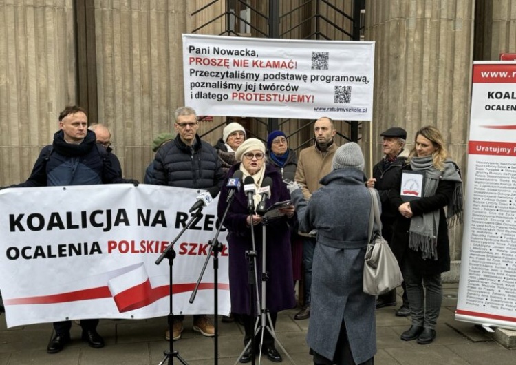 Manifestacja KROPS przed siedzibą MEN 