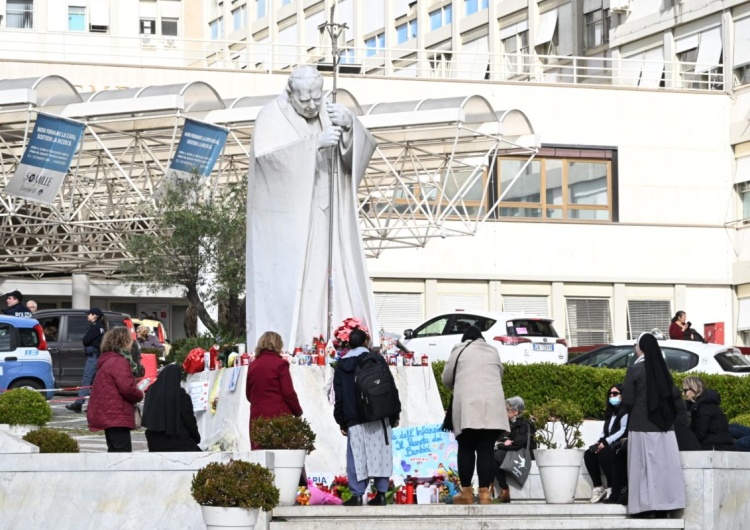 Klinika Gemelli Papież zdecydował o zwołaniu konsystorza