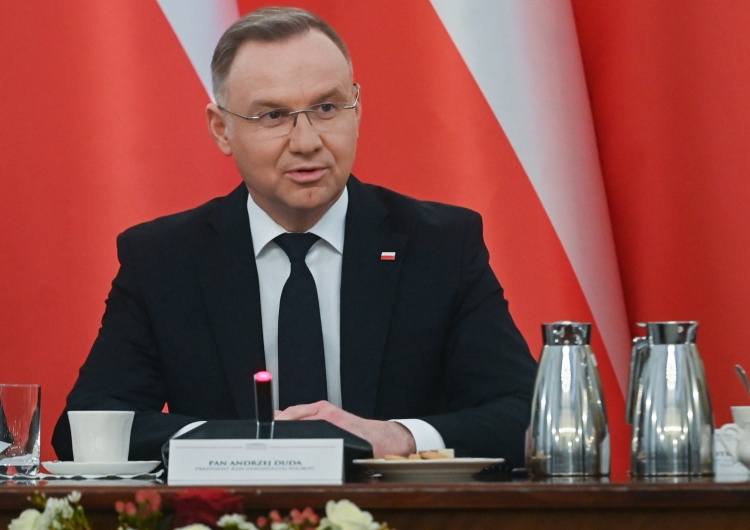 Prezydent Andrzej Duda Prezydent Andrzej Duda leci do USA. W tle spotkanie z gwiazdą Hollywood