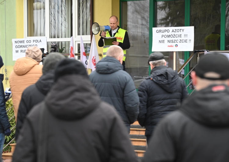 Protest przed siedzibą Siarkopolu w Grzybowie 