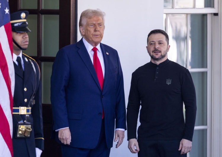 Prezydent USA Donald Trump i Ukrainy Wołodymyr Zełenski Donald Trump ma spotkać się z doradcami. Chodzi o wsparcie dla Ukrainy