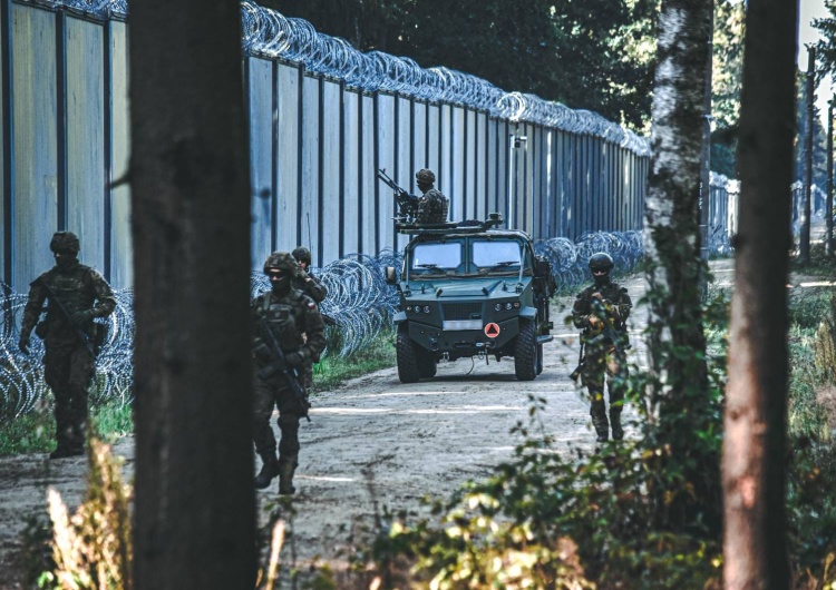 Granica polsko-białoruska Żołnierze fotografowali nielegalnych imigrantów. Aktywiści poskarżyli się RPO