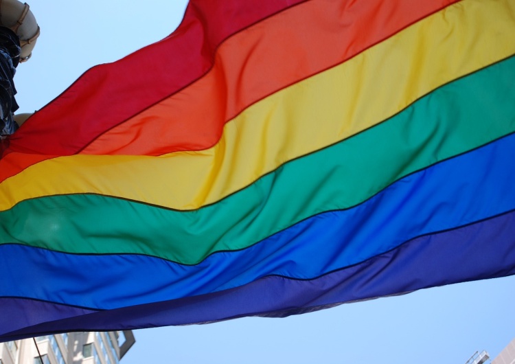 Flaga LGBT Dzisiaj Homokomando świętuje