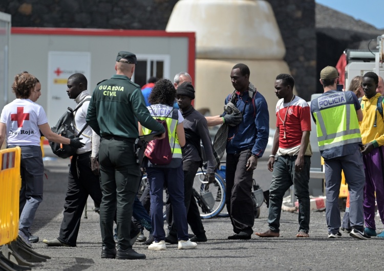 Imigranci w Hiszpanii, zdjęcie poglądowe Niemcy: Niebawem rusza ośrodek dla migrantów przy granicy z Polską. Podano datę