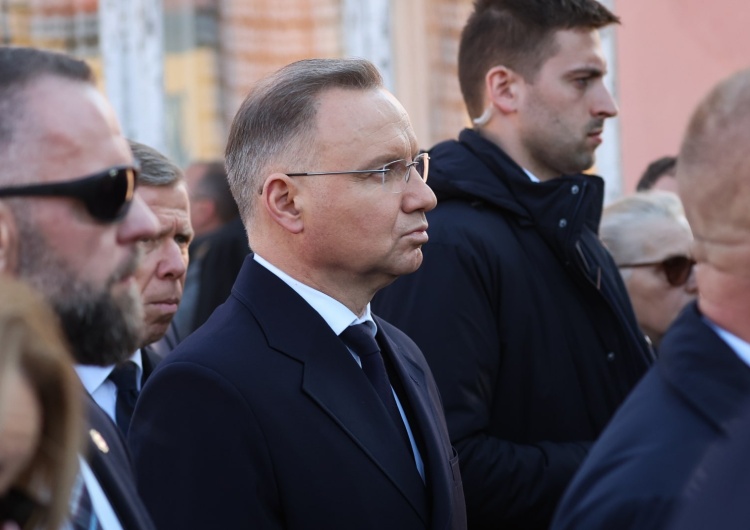 Prezydent Andrzej Duda wziął udział w pogrzebie Barbary Skrzypek Pogrzeb Barbary Skrzypek. Prezydent Andrzej Duda odznaczył ją pośmiertnie