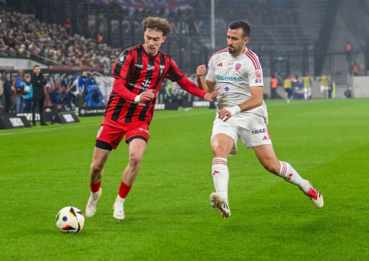 Piłkarze Pogoni Szczecin oraz Rakowa Częstochowa Nie żyje papież Franciszek. PKO BP Ekstraklasa podjęła decyzję