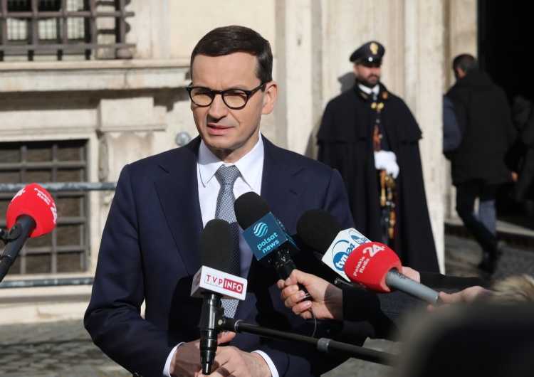 Premier Mateusz Morawiecki podczas wypowiedzi dla mediów w Rzymie „Warszawa powinna zdjąć dyplomatyczne aksamitne rękawiczki i założyć rękawice bokserskie”