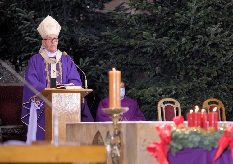 abp Wiktor Skworc Abp Skworc podczas Mszy żałobnej w intencji śp. Andrzeja Rozpłochowskiego: Bohater „Solidarności” i patriota