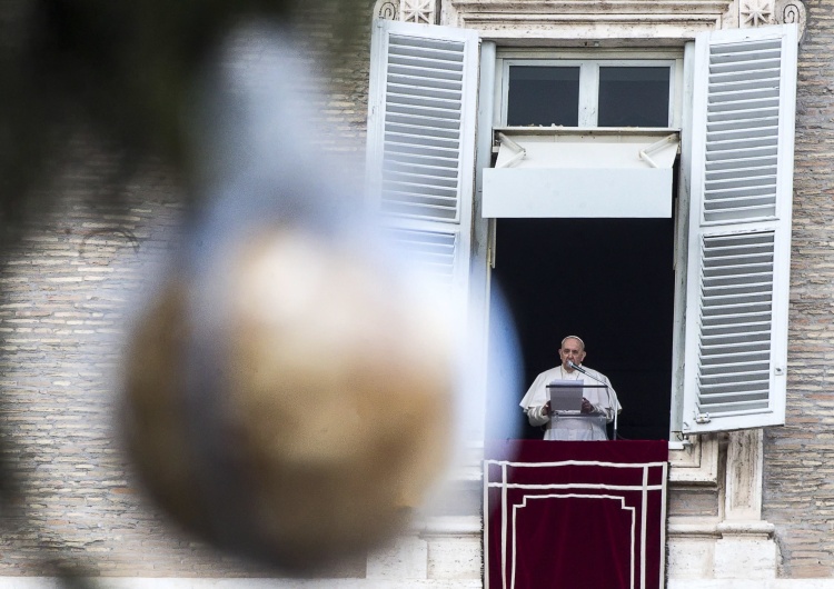 Papież Franciszek Niemieccy katolicy, krytyczni wobec Drogi Synodalnej Kościoła w Niemczech, wręczyli Papieżowi 