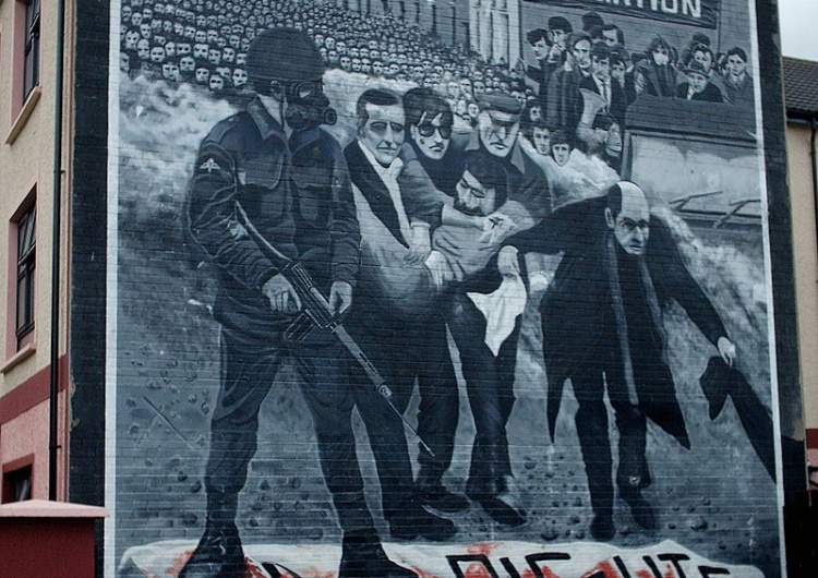 Krwawa Niedziela. Mural w Derry Krwawa niedziela w Derry. 50 lat później