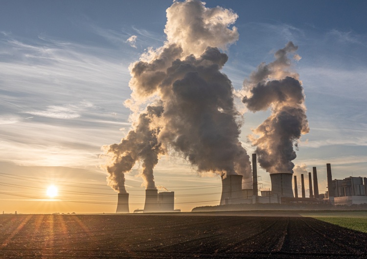 Emisja CO2 „Brukselski rozbój w biały dzień”. Ceny uprawnień do emisji CO2 najwyższe w historii
