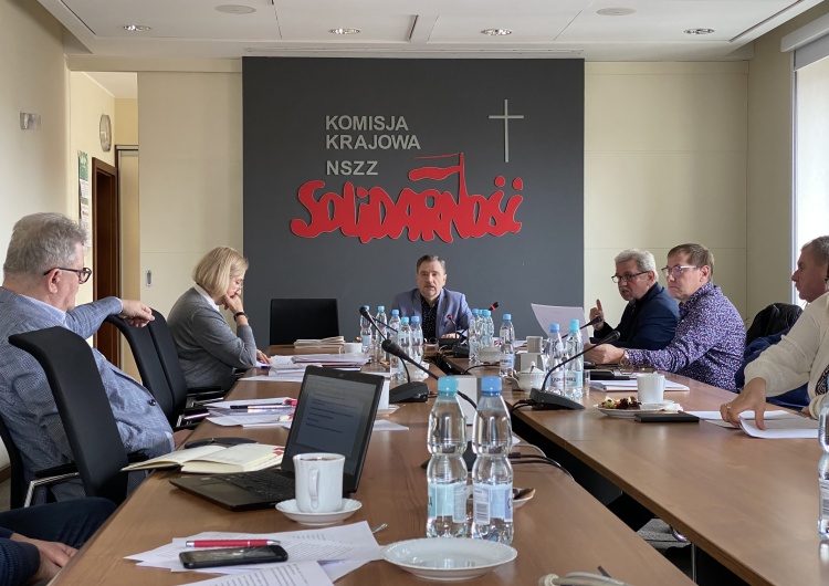  „Solidarność” o nowelizacji Nowego Ładu: Pełne składki zdrowotne dalej na barkach pracowników