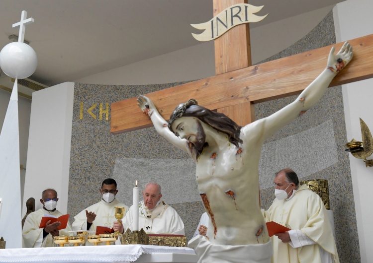 Papież Franciszek Papieska Msza Wieczerzy Pańskiej w więzieniu w Civitavecchii