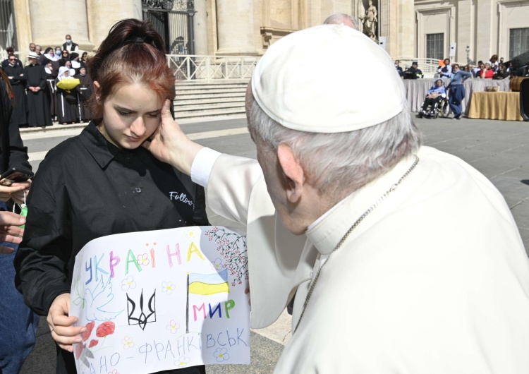 Papież Franciszek Nuncjusz w Kijowie: Gdy spadają bomby, wizyta papieża trudna do przeprowadzenia