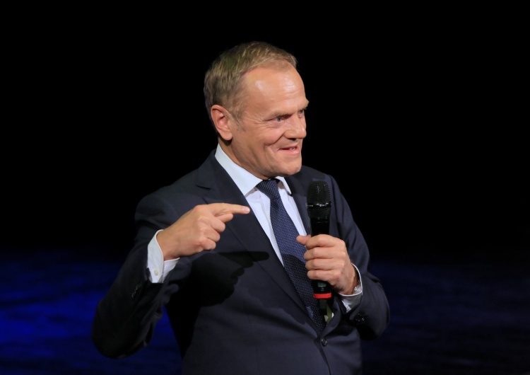 Donald Tusk Rząd PO sprywatyzował 950 spółek Skarbu Państwa. „Wyprzedaż Polski”