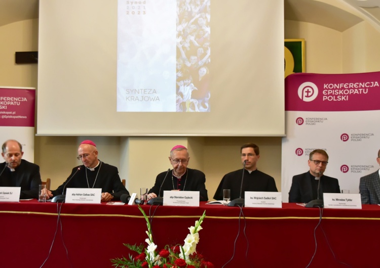 Stanisław Gądecki, Leszek Gęsiak, Adrian Galbas, Wojciech Sadłoń, Mirosław Tykfer, Aleksander Bańka Ogłoszono ogólnopolską syntezę synodalną. Przed Kościołem dużo pracy